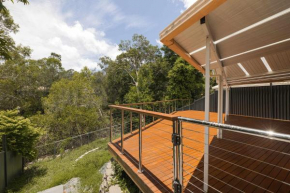 NEW 3BR Serene Creekside Retreat in Helensvale
